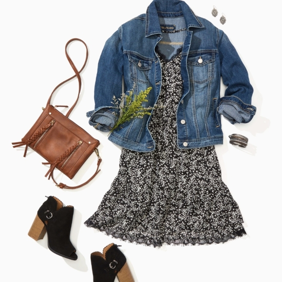 Ditsy Floral Print Black Dress - Picture 6 of 12